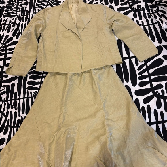 Peter Cohen skirt and jacket Suit size S light mustard. High end designer. - Picture 9 of 9